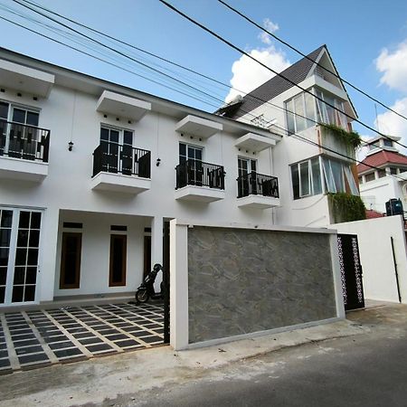 House Of Bedjo Powered By Cocotel Yogyakarta Eksteriør billede
